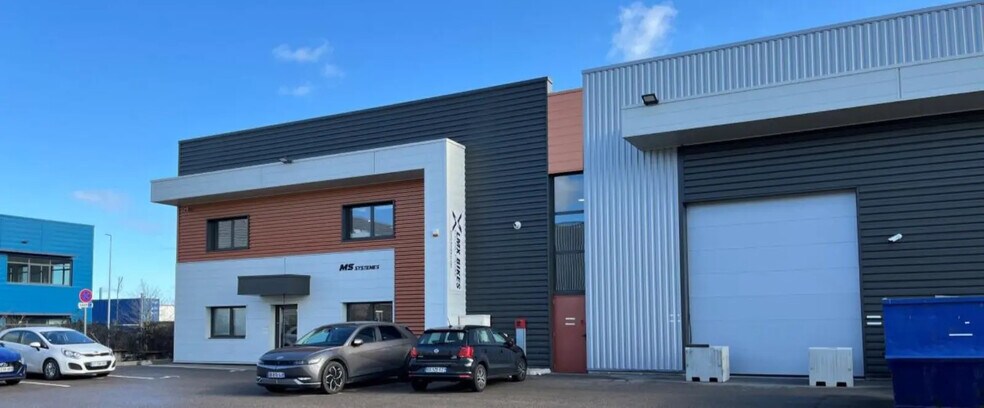 1623 Avenue Henri Schneider, Jonage à louer - Photo de l’immeuble – Image 2 sur 12