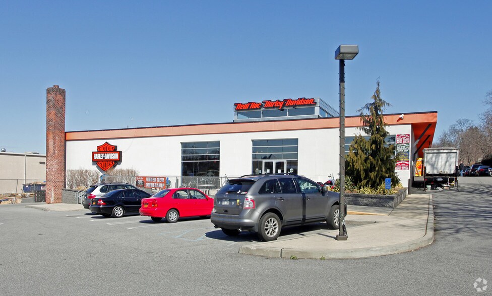 8 Industrial Ln, New Rochelle, NY à vendre - Photo de l’immeuble – Image 2 sur 15