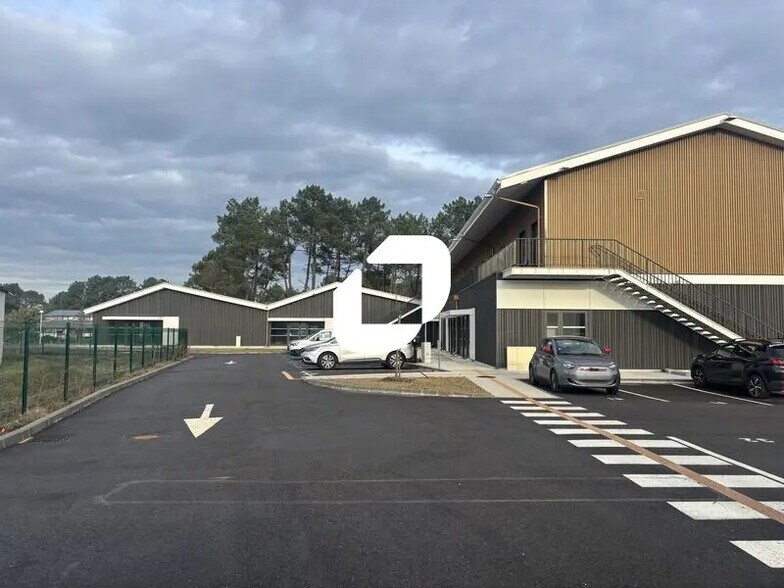 Bureau dans Audenge à vendre - Photo de l’immeuble – Image 3 sur 20