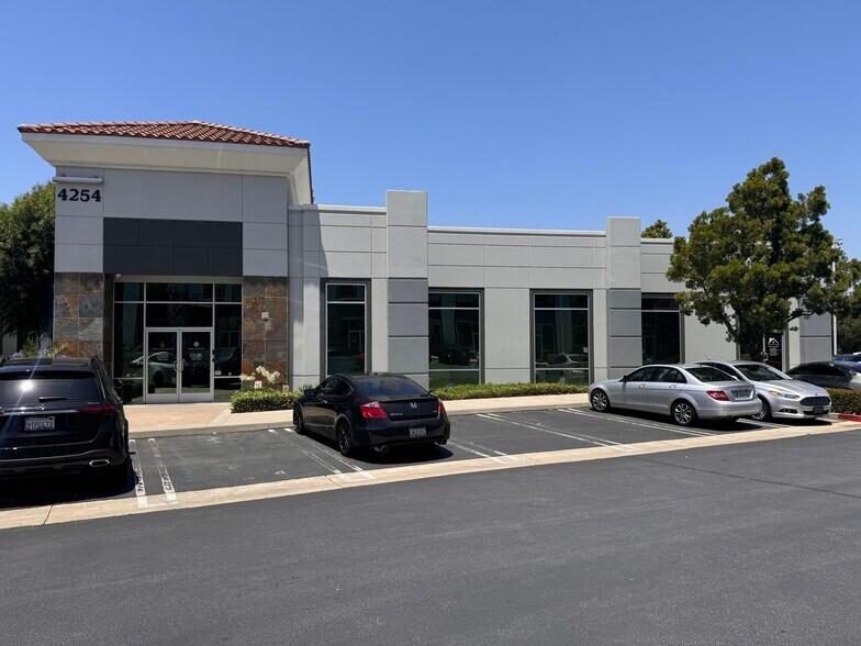 4254 Green River Rd, Corona, CA à vendre - Photo de l’immeuble – Image 2 sur 9