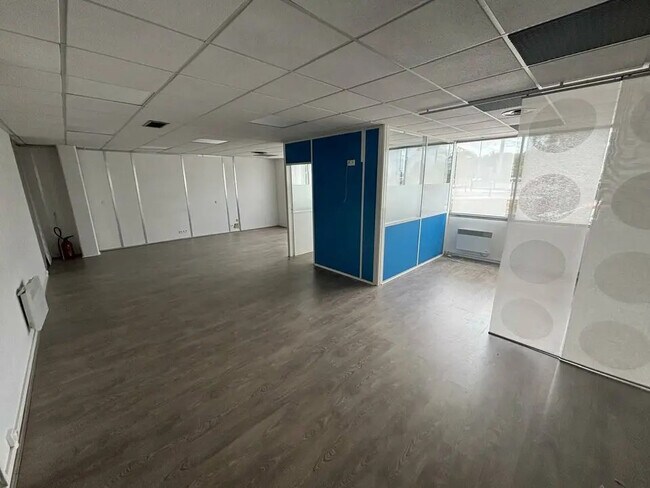 Plus de détails pour Bureau à louer