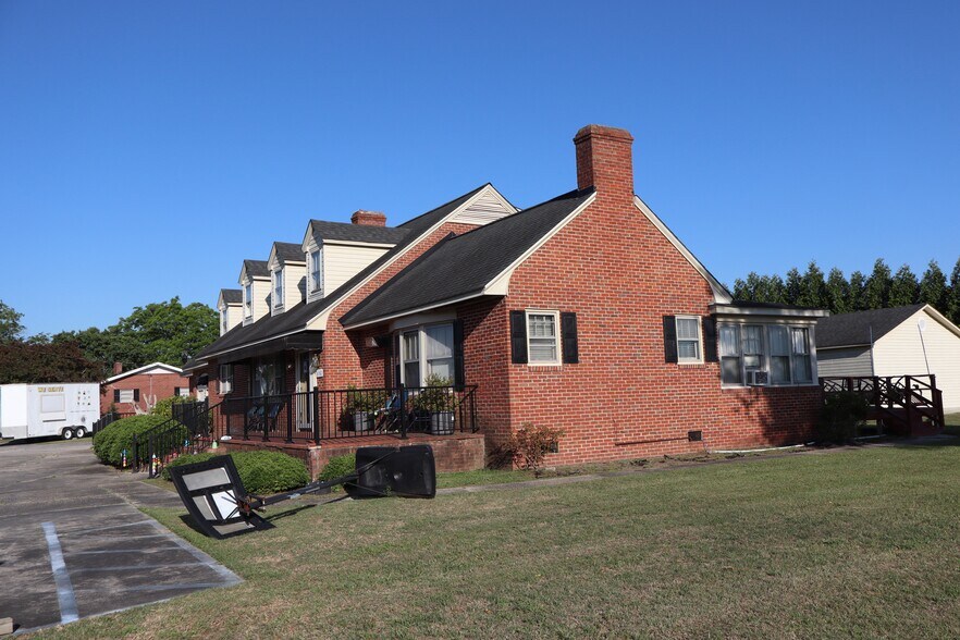 1107 Erwin Rd, Dunn, NC à vendre - Photo de l’immeuble – Image 2 sur 14