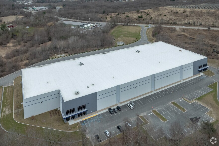721 Hartford Tpke, Shrewsbury, MA à louer - Photo principale – Image 1 sur 23