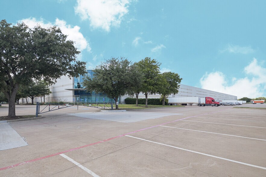 3501 Sandshell Dr, Fort Worth, TX à louer - Photo de l’immeuble – Image 3 sur 10
