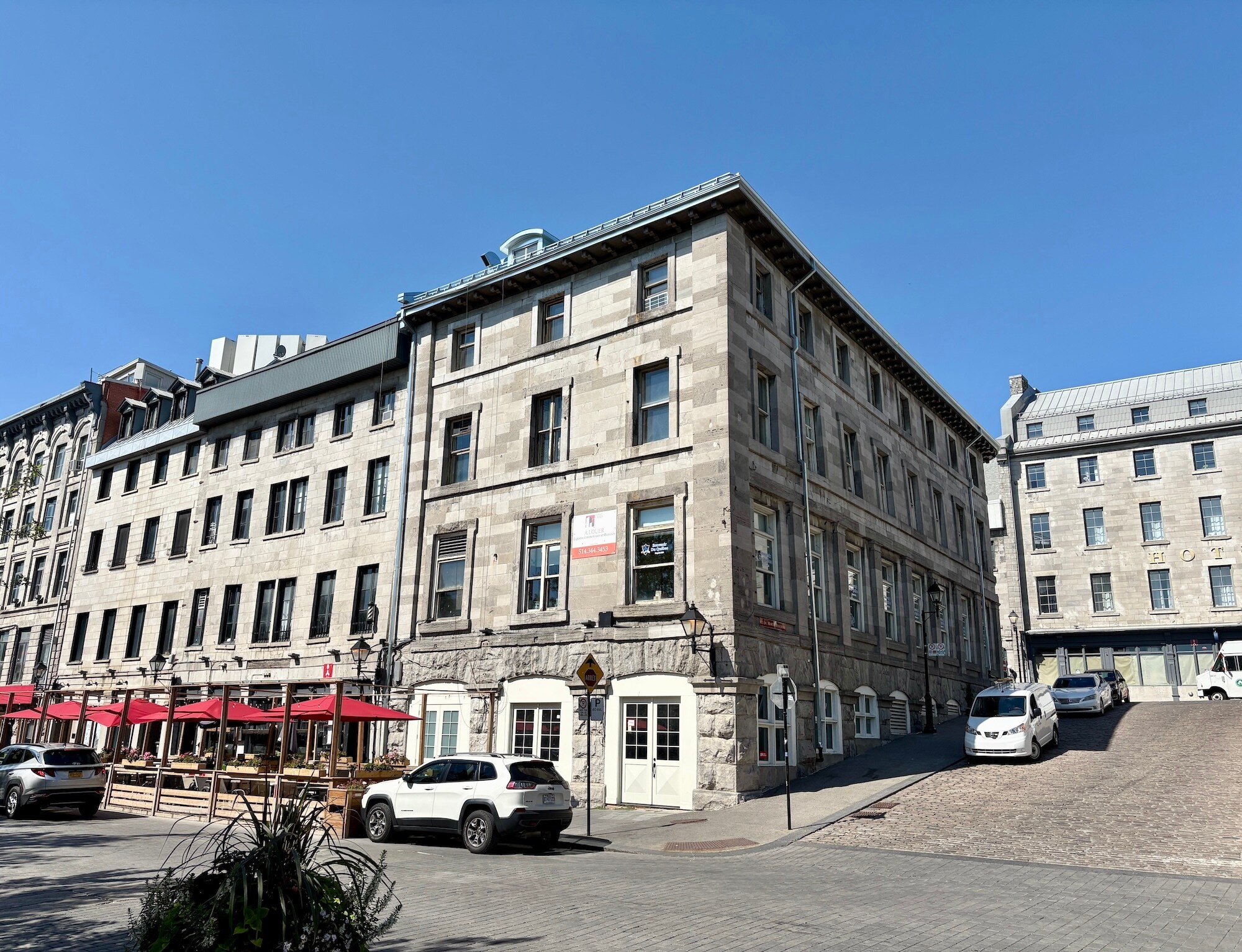 266-272 Rue Saint-Paul E, Montréal, QC à louer Photo de l’immeuble– Image 1 sur 7