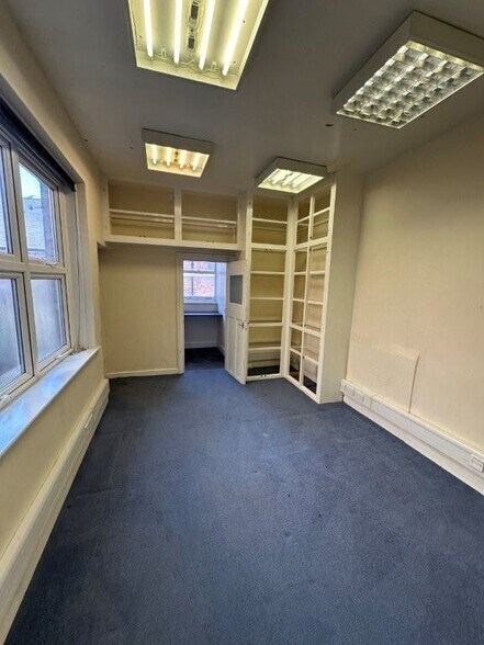 12-16 Claremont Rd, Surbiton à louer - Photo de l’immeuble – Image 3 sur 4