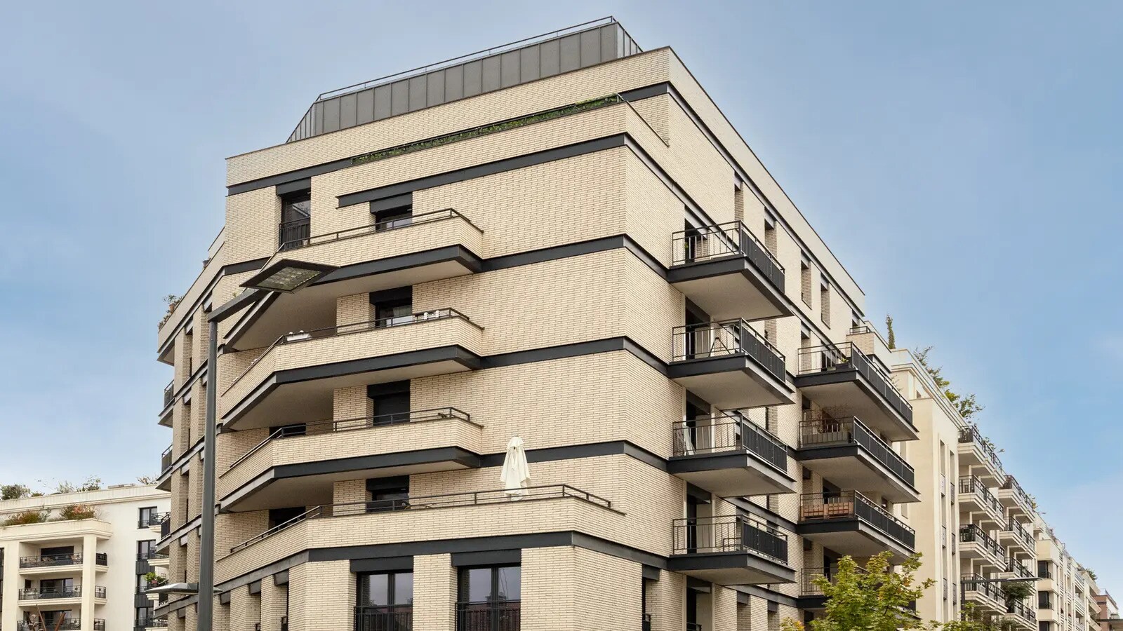 Immeuble residentiel dans Saint-Ouen-sur-Seine à vendre Photo de l’immeuble– Image 1 sur 3