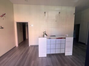 15826 Ventura Blvd, Encino, CA à louer Photo intérieure– Image 2 sur 8