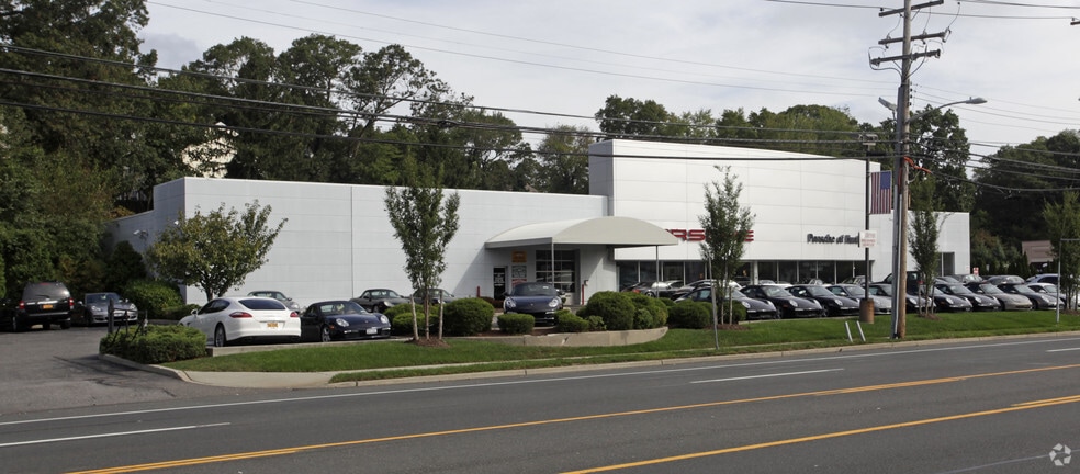 855 E Jericho Tpke, Huntington Station, NY à louer - Photo de l’immeuble – Image 2 sur 2