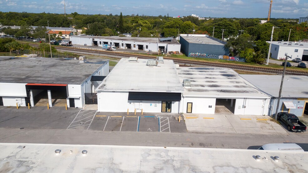 12260 NE 13th Ct, North Miami, FL à louer - Photo de l’immeuble – Image 2 sur 6