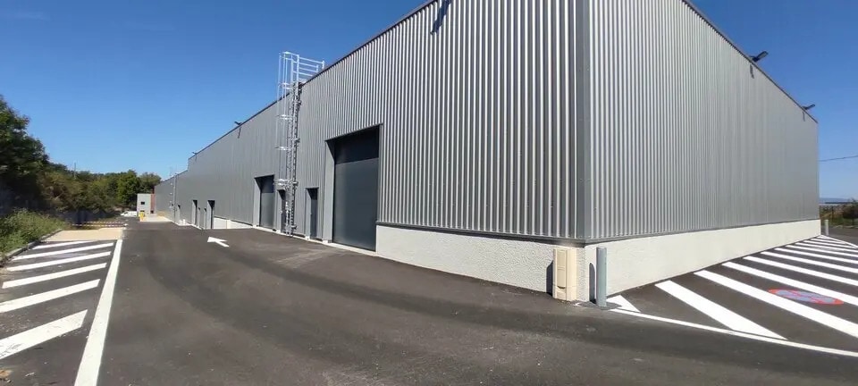 Local d'activités dans Bourgoin-Jallieu à vendre - Photo de l’immeuble – Image 2 sur 9