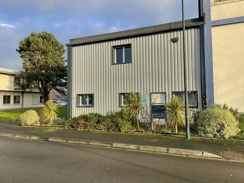 Bureau dans Cormelles-le-Royal à louer - Photo de l’immeuble – Image 2 sur 13