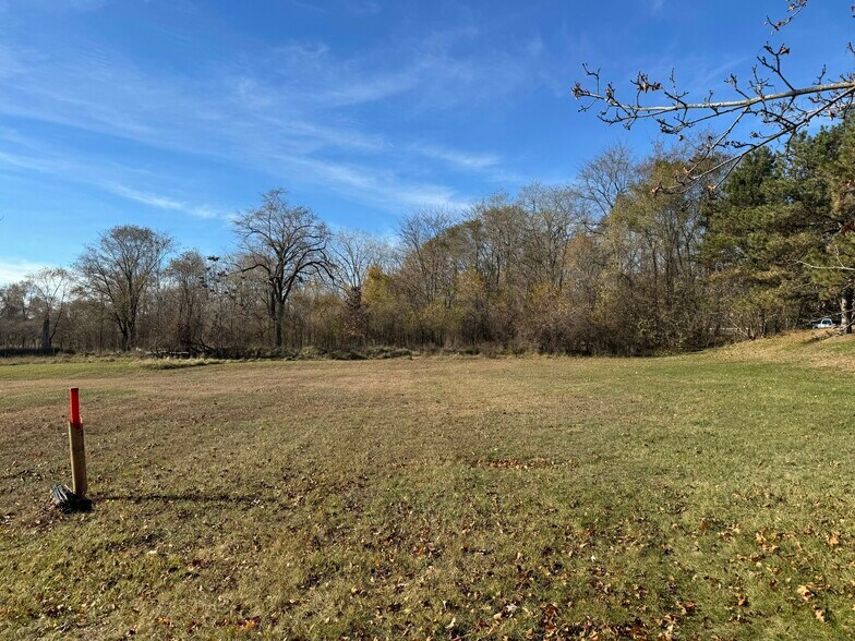 E Lakeville Rd, Oxford, MI à vendre - Photo de l’immeuble – Image 3 sur 5