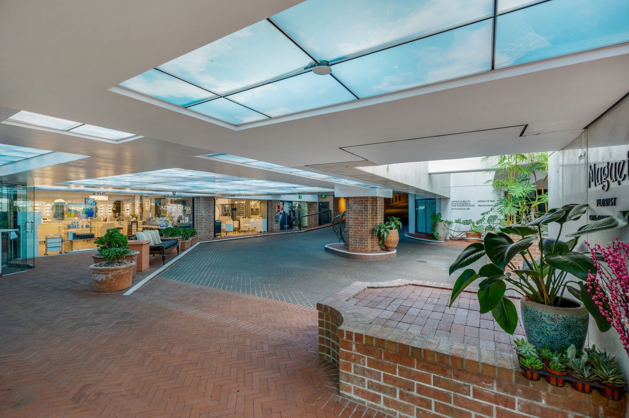 413-445 N Rodeo Dr, Beverly Hills, CA à louer Photo intérieure– Image 1 sur 10