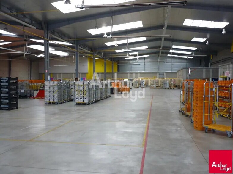 Industriel/Logistique dans Villebarou à louer - Photo de l’immeuble – Image 3 sur 3