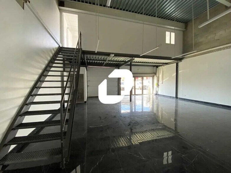 Bureau dans Villeneuve-la-Garenne à louer - Photo de l’immeuble – Image 1 sur 12