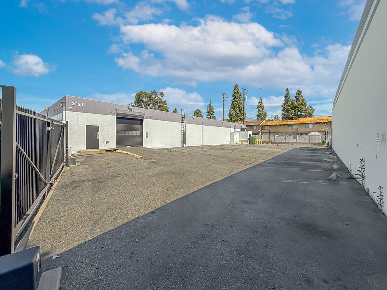 2021 1st St, San Fernando, CA à vendre - Photo de l’immeuble – Image 2 sur 7