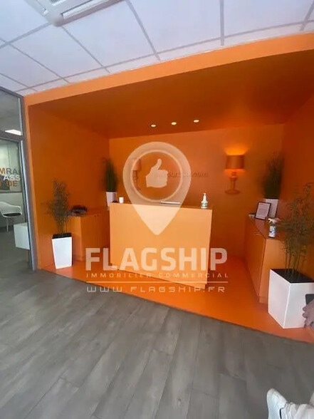 Local commercial dans Paris à louer - Hall d’entrée – Image 1 sur 9