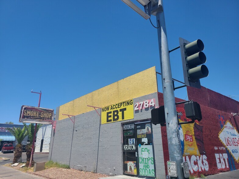 2784 E Charleston Blvd, Las Vegas, NV à vendre - Photo de l’immeuble – Image 3 sur 18
