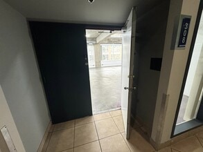 305 E 9th St, Los Angeles, CA à louer Photo intérieure– Image 2 sur 9