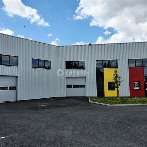 Local d’activités dans La Chapelle-sur-Erdre à louer - Photo de l’immeuble – Image 2 sur 5