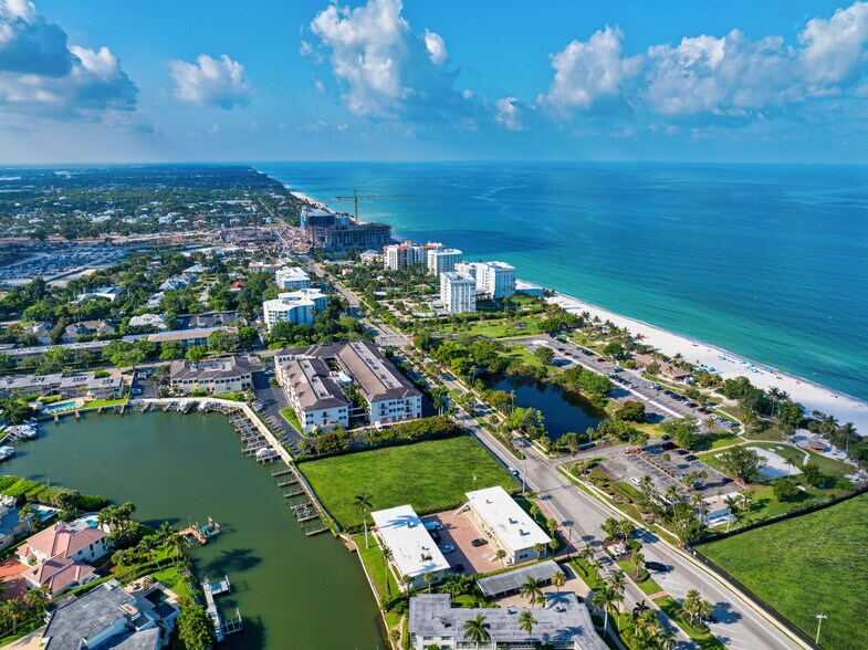 1500 Gulf Shore Blvd N, Naples, FL à vendre - Photo de l’immeuble – Image 3 sur 9