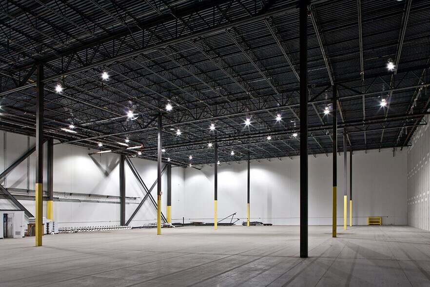 100 Adams Rd, Clinton, MA à louer - Photo de l’immeuble – Image 2 sur 3