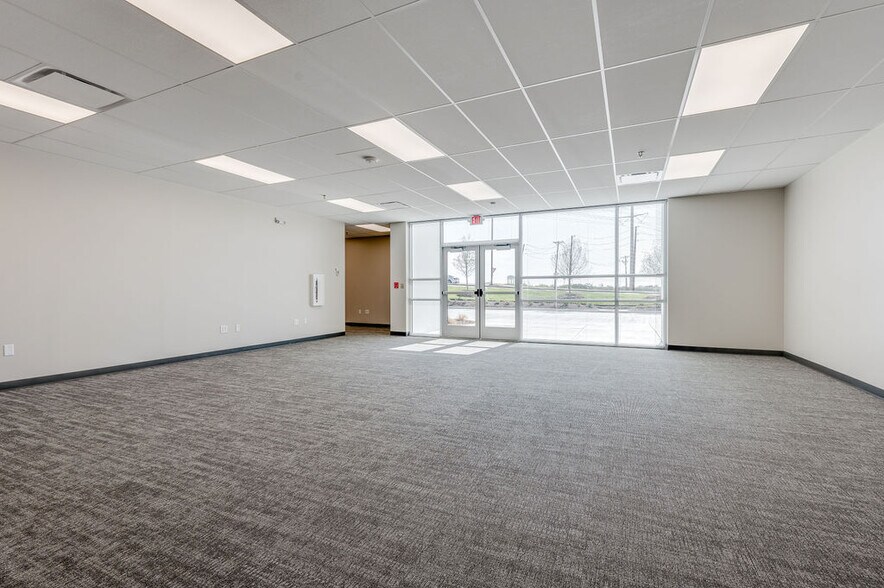 4335 W Northgate Dr, Irving, TX à louer - Photo de l’immeuble – Image 3 sur 6