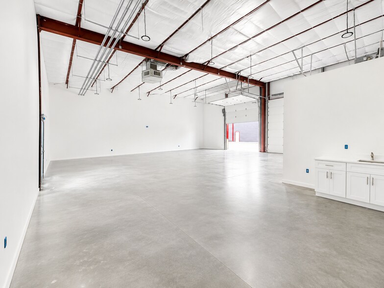 7044 Queenston Blvd, Houston, TX à louer - Photo de l’immeuble – Image 3 sur 8