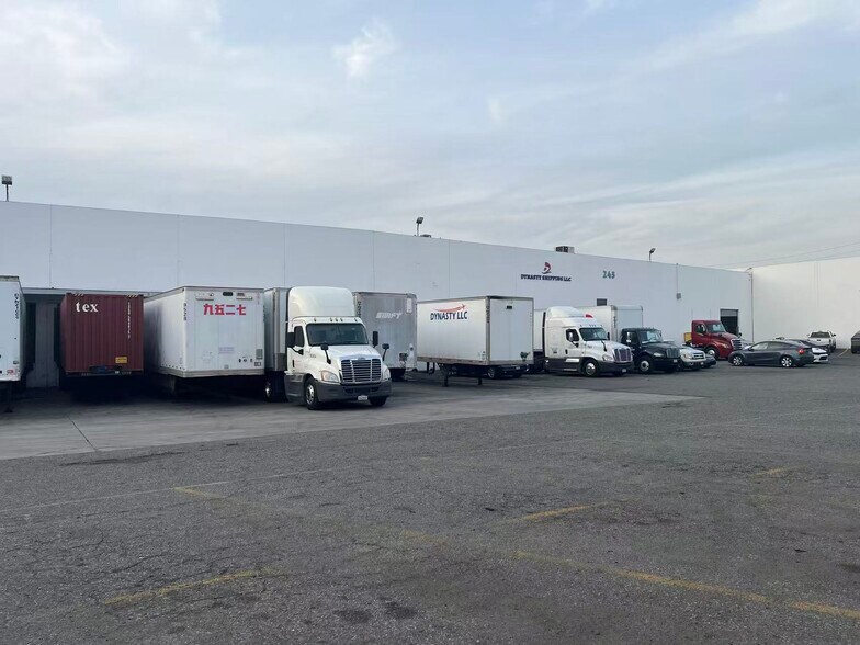 245 N Vineland Ave, City of Industry, CA à louer - Photo principale – Image 1 sur 10