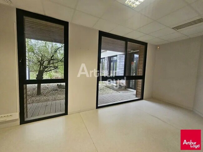 Plus de détails pour Bureau à vendre