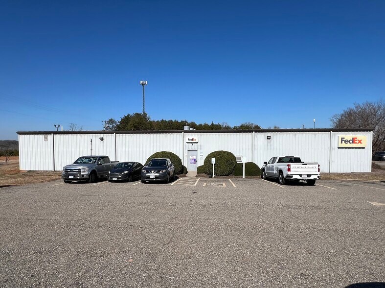 295 Charming Rd, Danville, VA à vendre - Photo principale – Image 1 sur 18