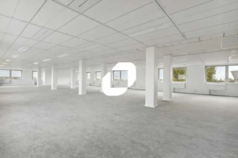 Bureau dans Villepinte à louer - Photo de l’immeuble – Image 2 sur 13