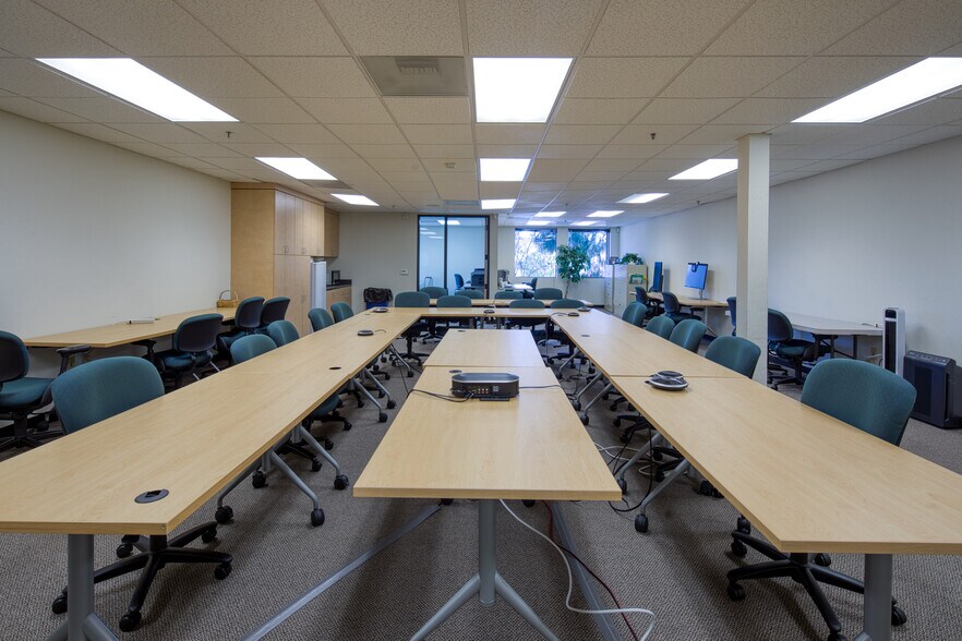 1754 Technology Dr, San Jose, CA à vendre - Photo de l’immeuble – Image 3 sur 6