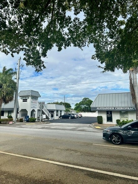 500 NE 5th Ave, Delray Beach, FL à louer - Photo de l’immeuble – Image 2 sur 2