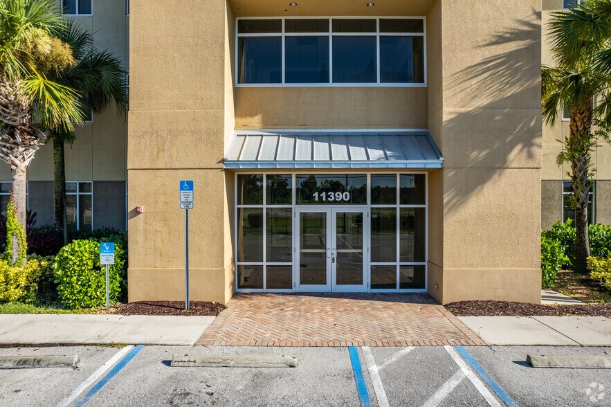 11390 Palm Beach Blvd, Fort Myers, FL à louer - Photo de l’immeuble – Image 3 sur 5
