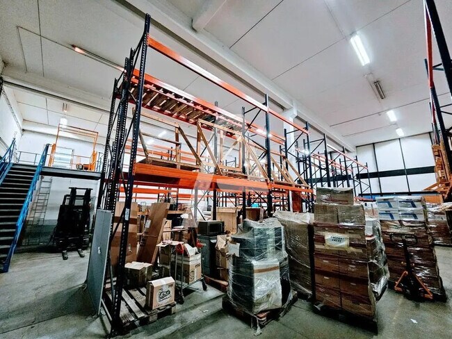 Plus de détails pour Industriel/Logistique à louer