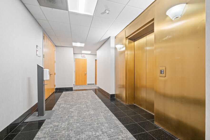 118 N Bedford Rd, Mount Kisco, NY à louer - Photo de l’immeuble – Image 3 sur 10