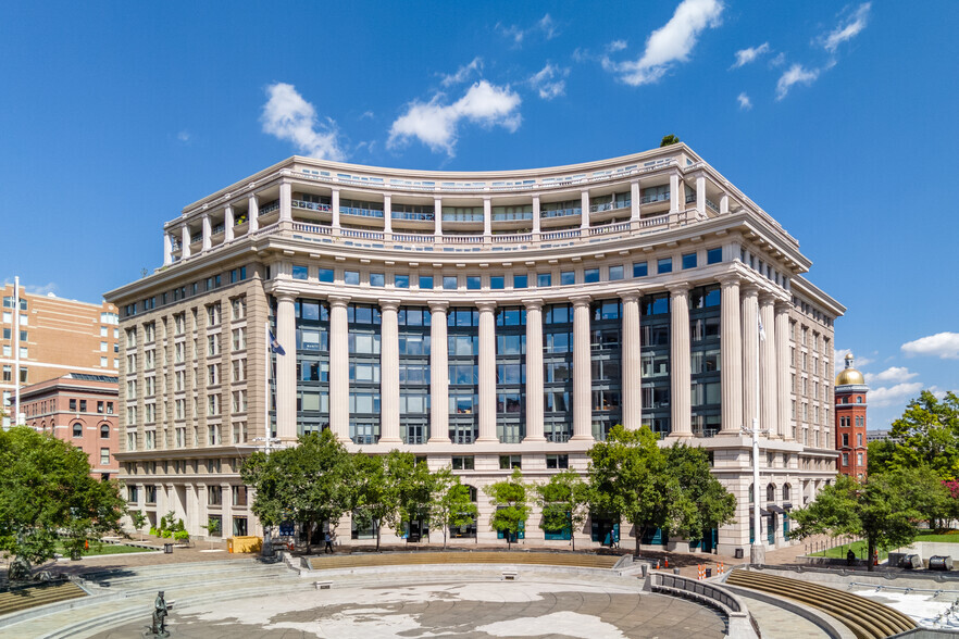 701 Pennsylvania Ave NW, Washington, DC à louer - Photo de l’immeuble – Image 1 sur 24