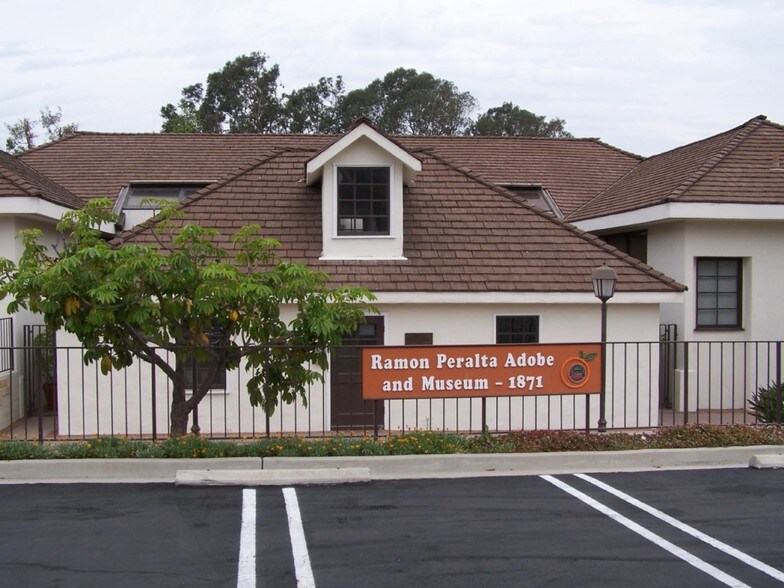 6302-6396 E Santa Ana Canyon Rd, Anaheim Hills, CA à louer - Photo de l’immeuble – Image 3 sur 23