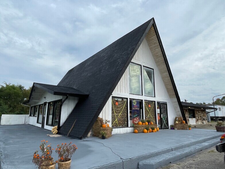 9435 S State Road 243, Cloverdale, IN à vendre - Photo de l’immeuble – Image 1 sur 32