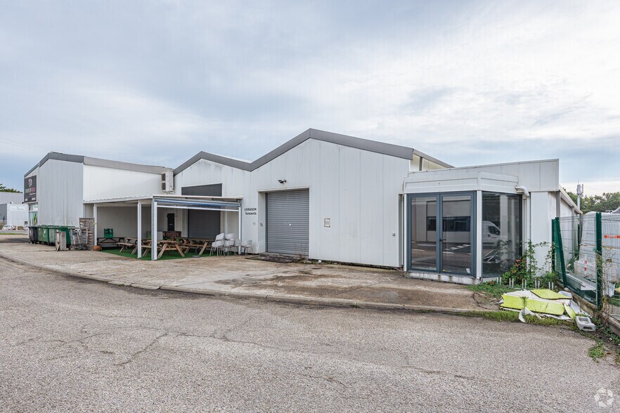 31 Avenue De Magudas, Le Haillan à louer - Photo de l’immeuble – Image 3 sur 3