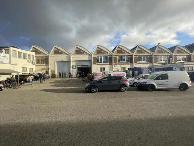 Plus de détails pour Local d'activités à louer