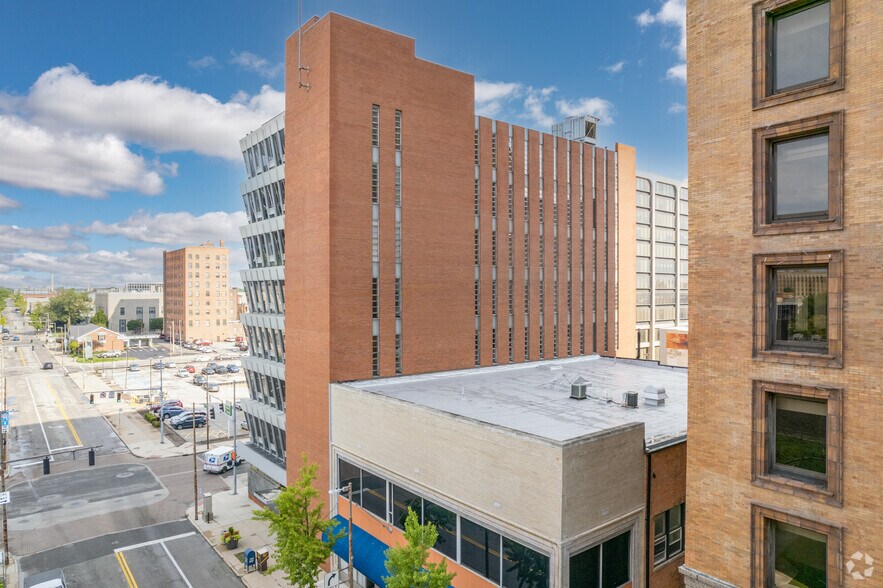 626 Madison Ave, Toledo, OH à louer - Photo de l’immeuble – Image 3 sur 8