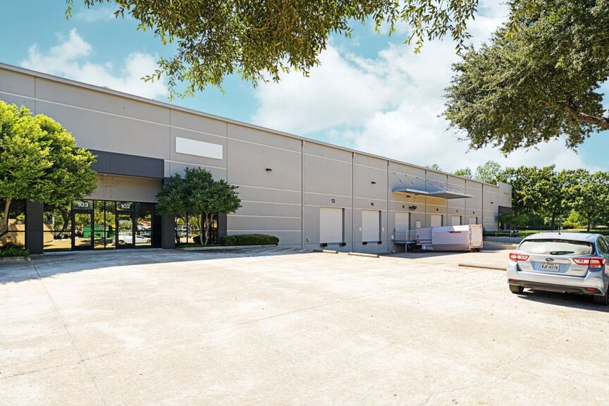 800 Interchange Blvd, Austin, TX à louer - Photo de l’immeuble – Image 1 sur 12