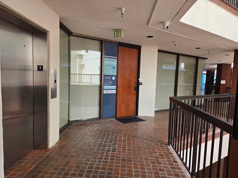400 Hobron Ln, Honolulu, HI à vendre - Photo de l’immeuble – Image 2 sur 20