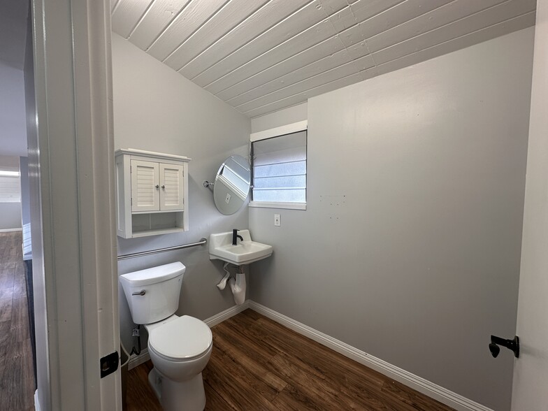 11116 Rives Ave, Downey, CA à louer - Photo de l’immeuble – Image 3 sur 9