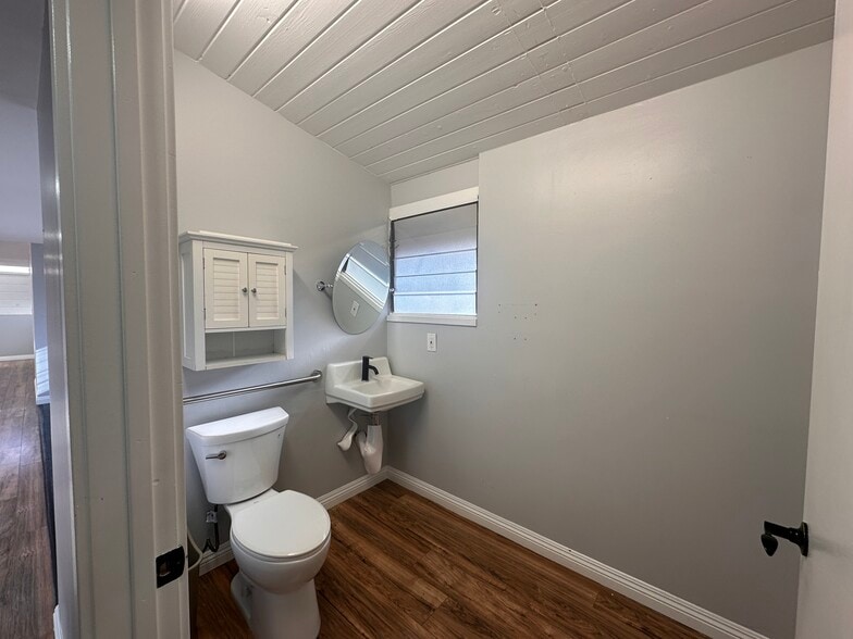 11116 Rives Ave, Downey, CA à louer - Photo intérieure – Image 3 sur 9