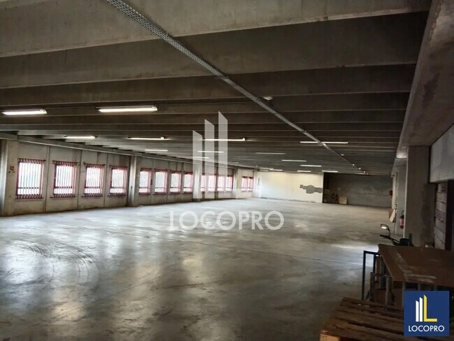 Plus de détails pour Local d'activités à louer