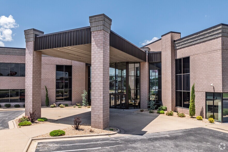 1341 W Battlefield Rd, Springfield, MO à louer - Photo de l’immeuble – Image 2 sur 4